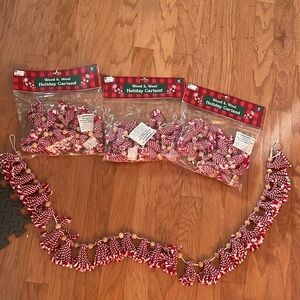 Holiday Garland - Red and White